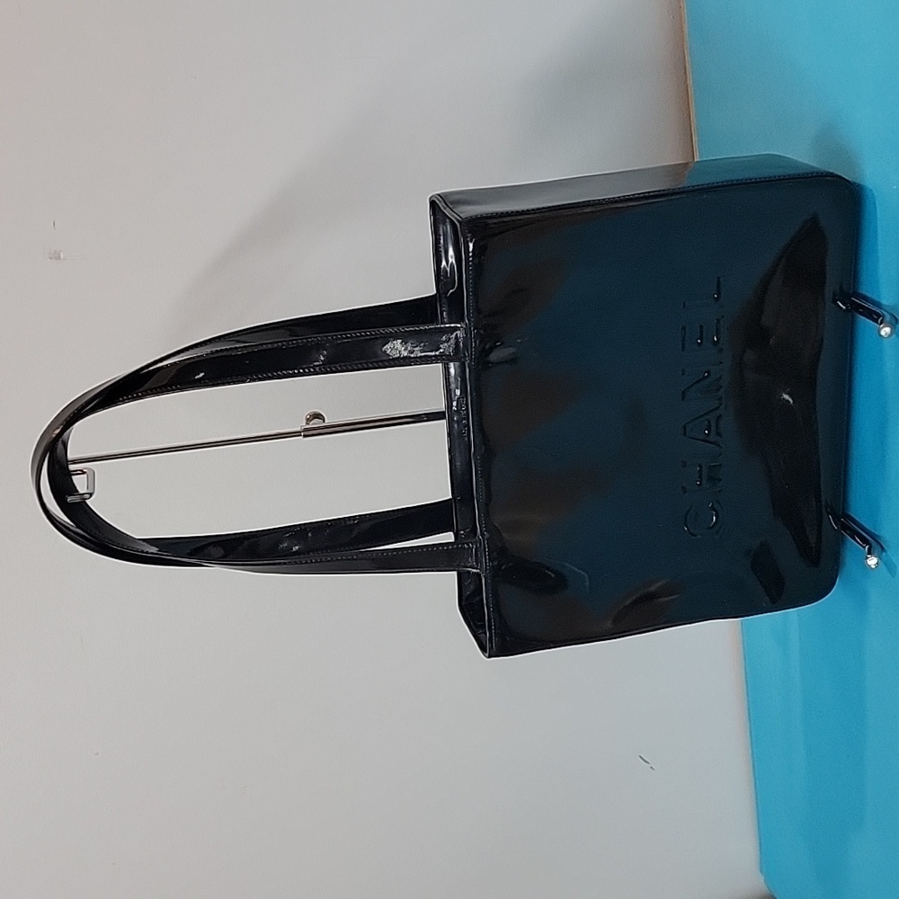 💥HOST PICK💥 CHANEL Stunning Vintage Black Patent Bag Purse - Picture 2 of 16